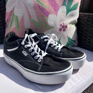 Vans Women's Seldan Platform Sneakers Size 9.5